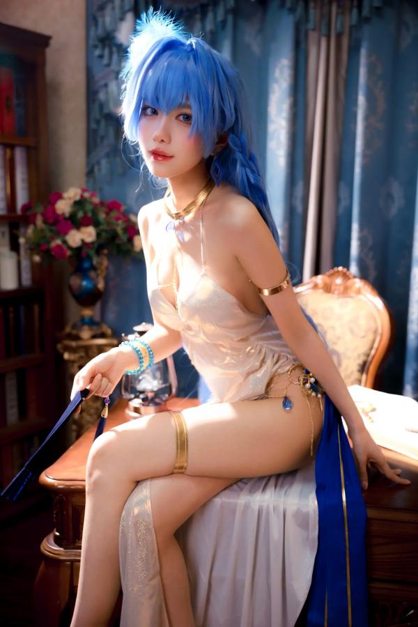    Shika小鹿鹿 - 胜利女神海伦Cosplay，蓝色长发冷艳高雅，身着高叉礼服性感妩媚，私房写真大尺度呈现第32张图片