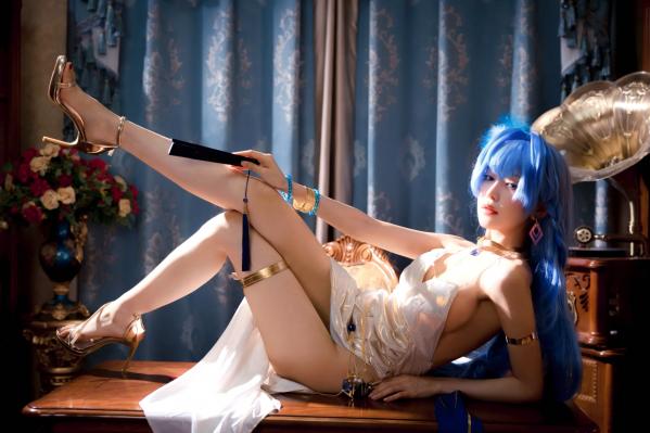    Shika小鹿鹿 - 胜利女神海伦Cosplay，蓝色长发冷艳高雅，身着高叉礼服性感妩媚，私房写真大尺度呈现第35张图片