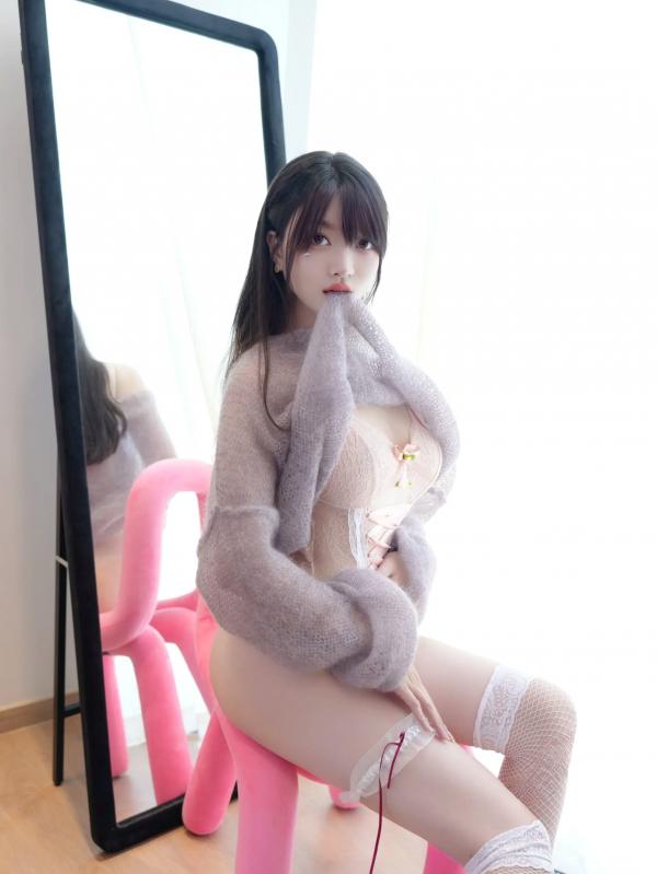    白露lulu - 灰色毛衣诱惑私房照，粉色蕾丝连体衣唯美精选集 [72P]第40张图片