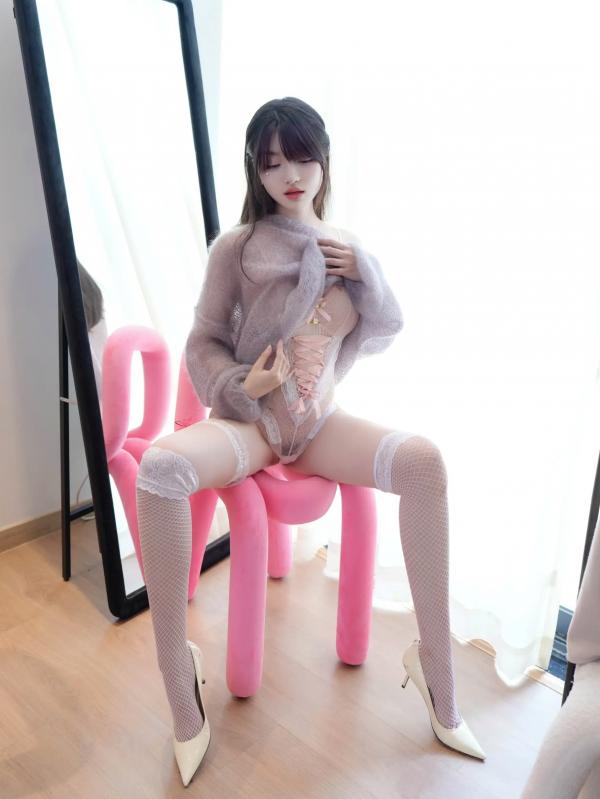    白露lulu - 灰色毛衣诱惑私房照，粉色蕾丝连体衣唯美精选集 [72P]第42张图片