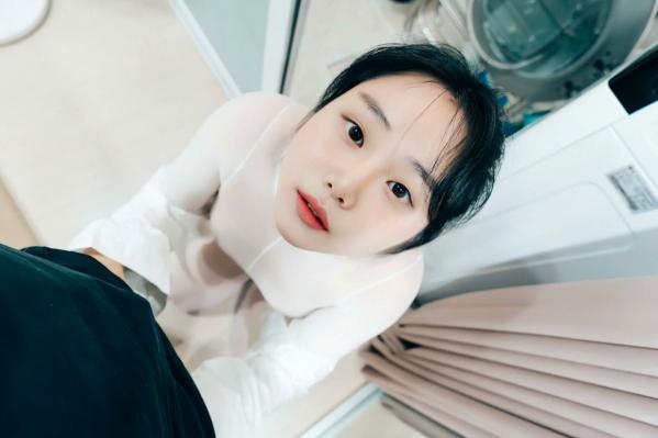    Haivia RAMI白色连体丝袜私房写真，居家风情撩人诱惑，极致视觉盛宴第14张图片