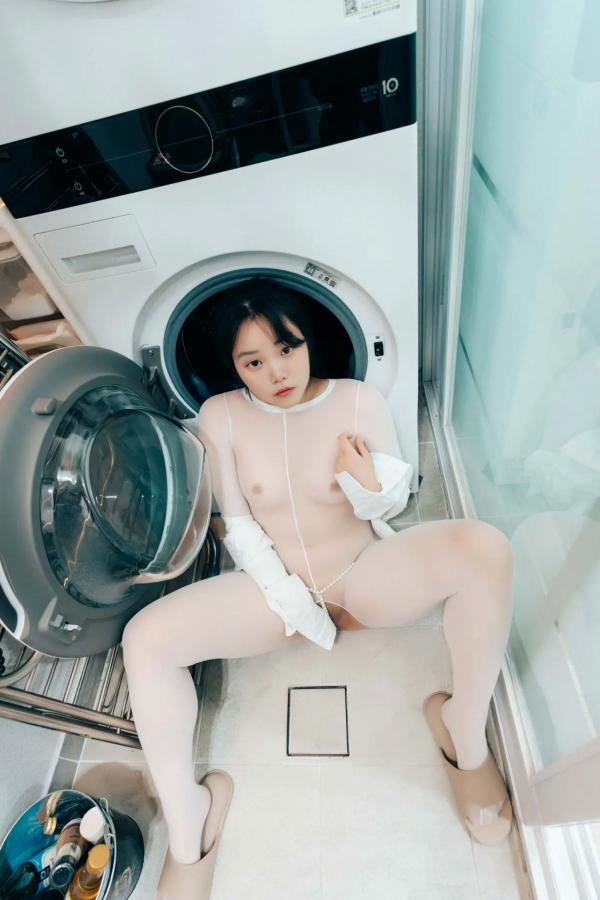    Haivia RAMI白色连体丝袜私房写真，居家风情撩人诱惑，极致视觉盛宴第19张图片