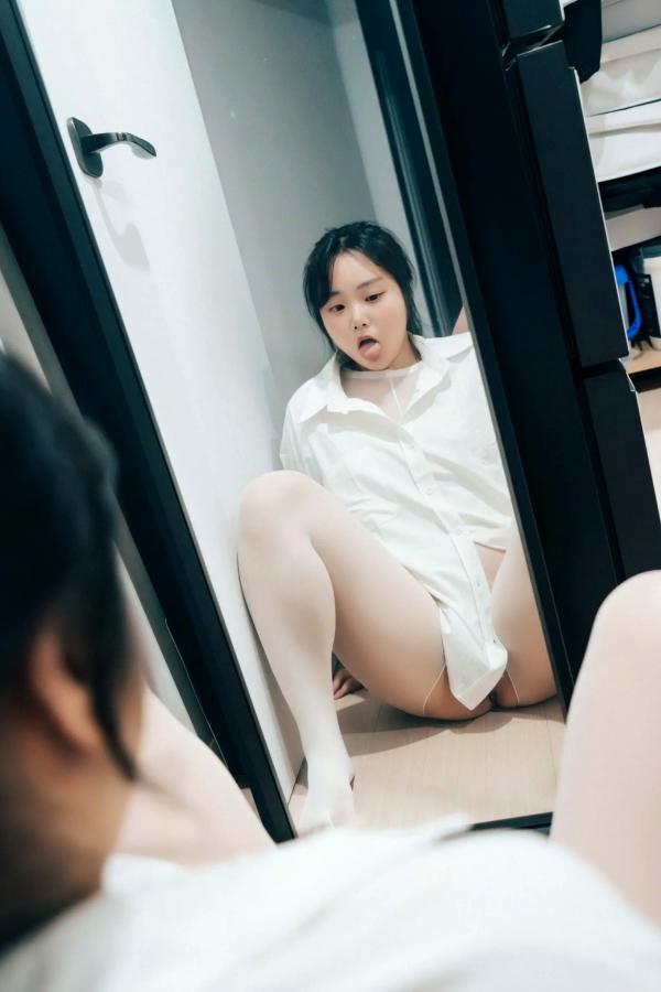    Haivia RAMI白色连体丝袜私房写真，居家风情撩人诱惑，极致视觉盛宴第39张图片