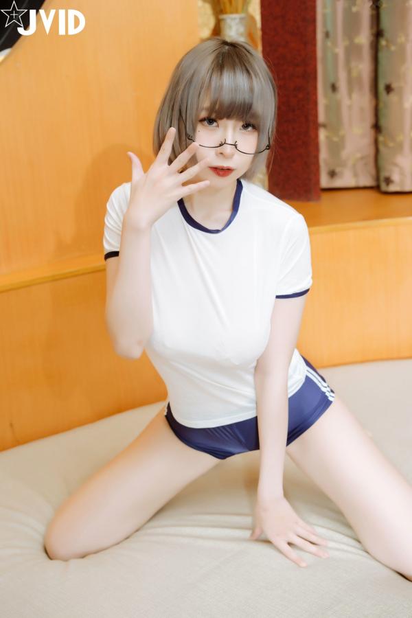    JVID黎菲儿与黎葵司私房写真：活力运动装与大胆高叉泳衣，欧美日系风格双倍视觉诱惑第7张图片