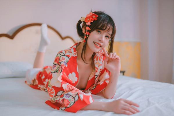    千反田鹿子 - 和服私房写真诱惑，绝美背部线条与红扇演绎室内温柔，性感艺术写真 [49P]第34张图片