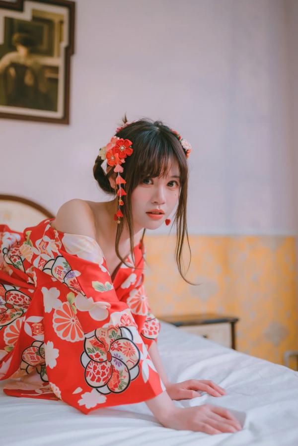    千反田鹿子 - 和服私房写真诱惑，绝美背部线条与红扇演绎室内温柔，性感艺术写真 [49P]第37张图片