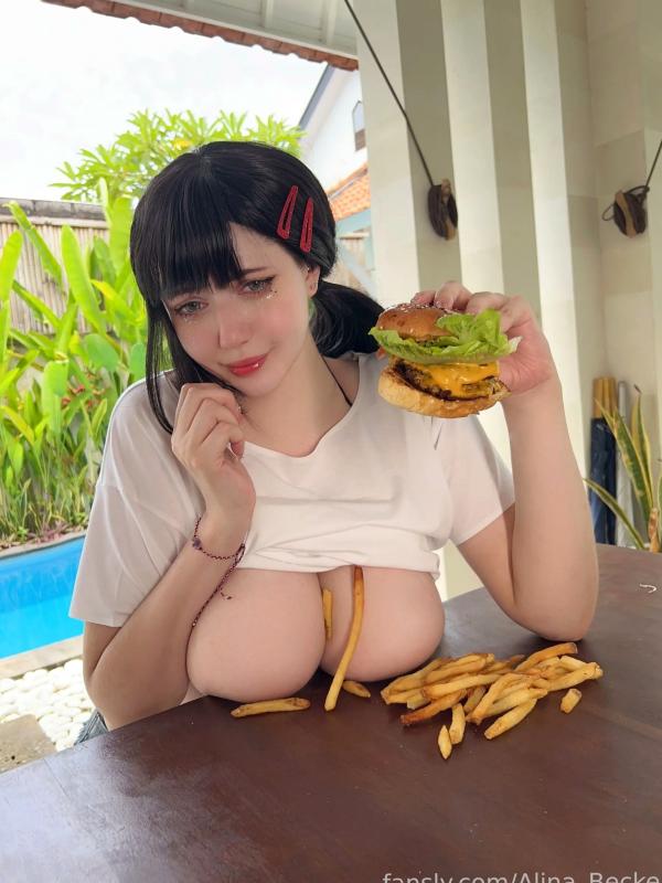    Alina Becker - Kobeni角色扮演，电锯人精致COS，泳池比基尼私房实拍，湿身诱惑与可爱娇羞，大尺度极致美图 [43P]第23张图片