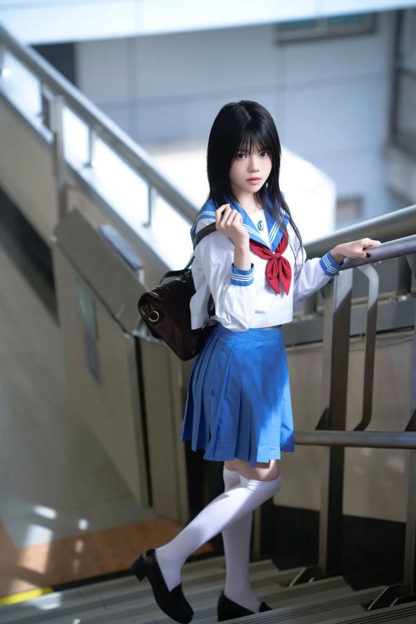    桜桃喵 - 地铁JK水手服校服少女，清纯可爱校园风写真，都市地铁里的青春初恋感 [33P]第1张图片