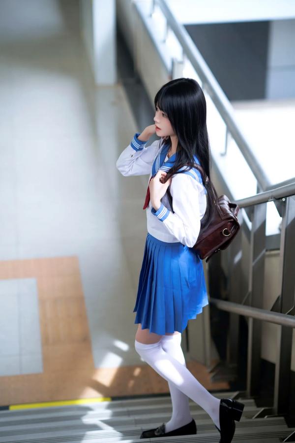    桜桃喵 - 地铁JK水手服校服少女，清纯可爱校园风写真，都市地铁里的青春初恋感 [33P]第2张图片