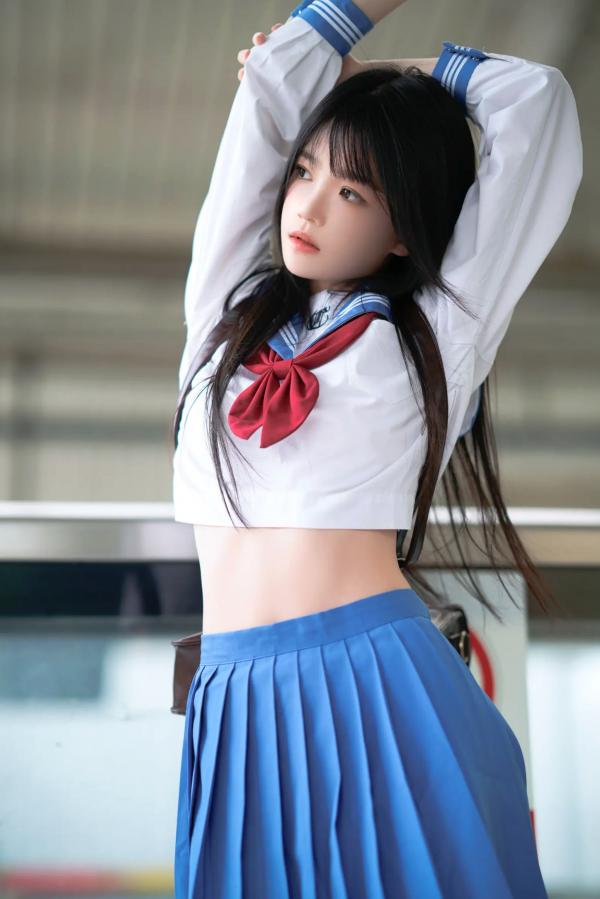    桜桃喵 - 地铁JK水手服校服少女，清纯可爱校园风写真，都市地铁里的青春初恋感 [33P]第9张图片