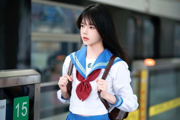    桜桃喵 - 地铁JK水手服校服少女，清纯可爱校园风写真，都市地铁里的青春初恋感 [33P]第13张图片
