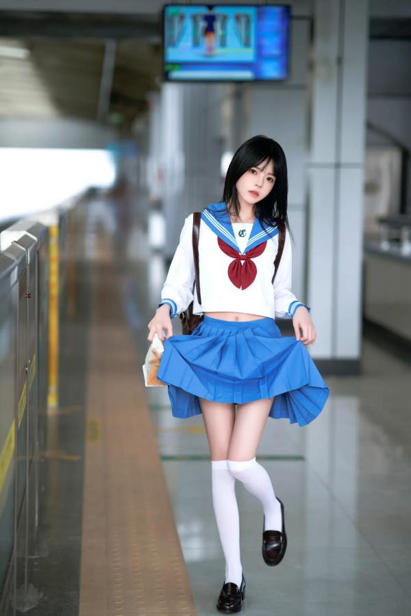    桜桃喵 - 地铁JK水手服校服少女，清纯可爱校园风写真，都市地铁里的青春初恋感 [33P]第29张图片