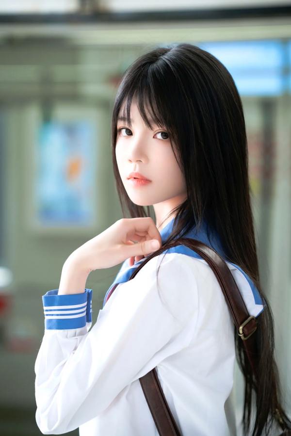    桜桃喵 - 地铁JK水手服校服少女，清纯可爱校园风写真，都市地铁里的青春初恋感 [33P]第30张图片