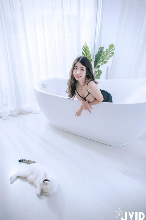    JVID肉包Mini：透视蕾丝内衣与约束调教，可爱与诱惑交织的禁忌私房大尺度写真第23张图片