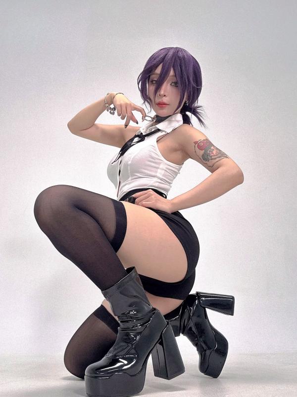    Umeko J - Reze Chainsaw Man 蕾塞COSPLAY精选：电锯人高颜值女神，冷艳短发制服诱惑与性感私房写真 [103P]第81张图片