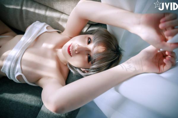    JVID黎菲儿：居家私房极致诱惑，灰发美少女纯欲透视内衣尽显逆天身材，H罩杯写真第24张图片