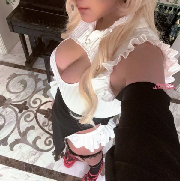    贝贝琪Becky - 大胆性感修女装cosplay私房写真，金发尤物大尺度对镜自拍迷人曲线 [36P]第18张图片