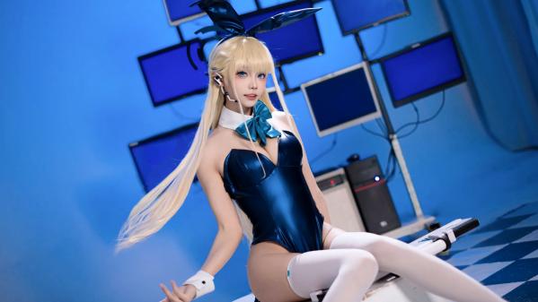    艾西Aiwest - 飞鸟马时兔女郎特工装cosplay写真，深蓝连体衣配武器，赛博朋克科技风绝美演绎第13张图片