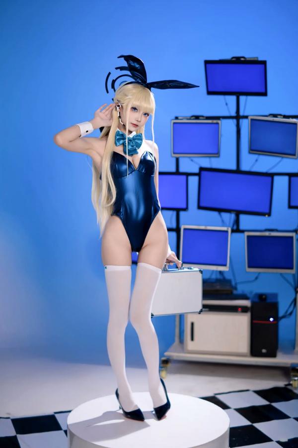    艾西Aiwest - 飞鸟马时兔女郎特工装cosplay写真，深蓝连体衣配武器，赛博朋克科技风绝美演绎第20张图片