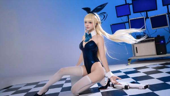    艾西Aiwest - 飞鸟马时兔女郎特工装cosplay写真，深蓝连体衣配武器，赛博朋克科技风绝美演绎第27张图片