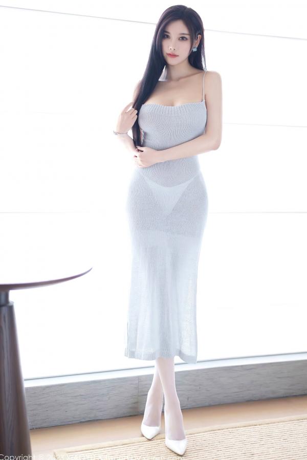 杨晨晨 sugar小甜心CC  XiaoYu语画界-杨晨晨Yome私房摄影，淡蓝色紧身吊带与白色比基尼，极致美腿傲人曲线，性感女神居家大尺度诱惑写真第3张图片