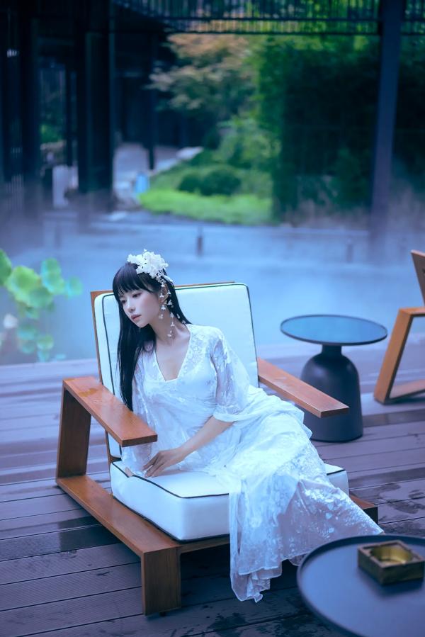    Shika小鹿鹿 - 新中式室外庭院写真，清新古风仙气十足，静谧优雅纯白诱惑 [21P]第5张图片
