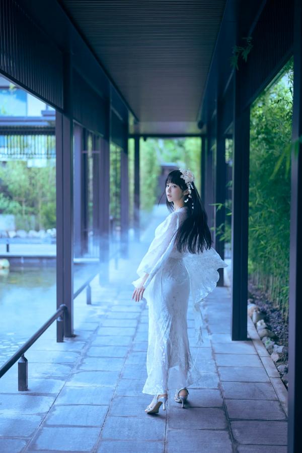    Shika小鹿鹿 - 新中式室外庭院写真，清新古风仙气十足，静谧优雅纯白诱惑 [21P]第6张图片