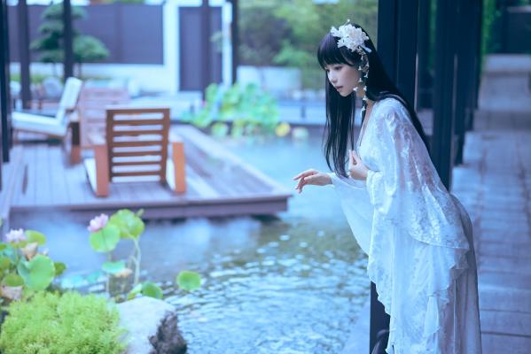    Shika小鹿鹿 - 新中式室外庭院写真，清新古风仙气十足，静谧优雅纯白诱惑 [21P]第7张图片