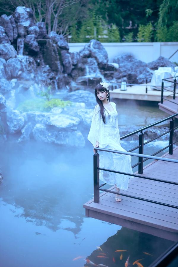    Shika小鹿鹿 - 新中式室外庭院写真，清新古风仙气十足，静谧优雅纯白诱惑 [21P]第10张图片