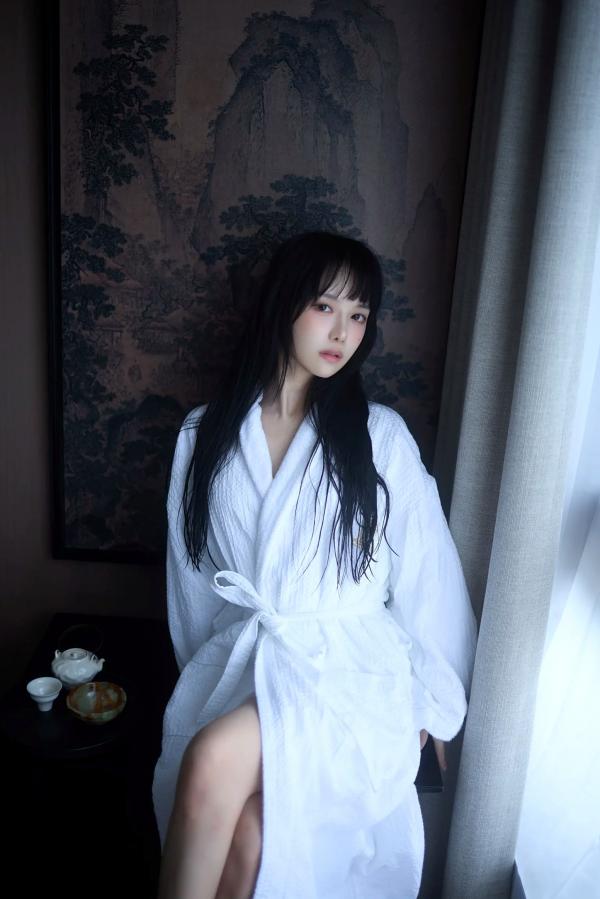    Shika小鹿鹿 - 新中式室外庭院写真，清新古风仙气十足，静谧优雅纯白诱惑 [21P]第15张图片