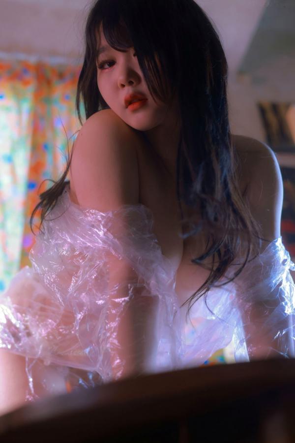    韩国美女琪雅Zia：透明塑料材质下的艺术私房，演绎别样诱惑，高清绝美大尺度写真，尽显迷人魅力第39张图片