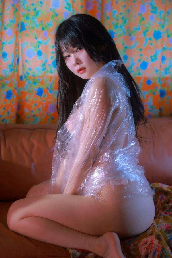    韩国美女琪雅Zia：透明塑料材质下的艺术私房，演绎别样诱惑，高清绝美大尺度写真，尽显迷人魅力第120张图片
