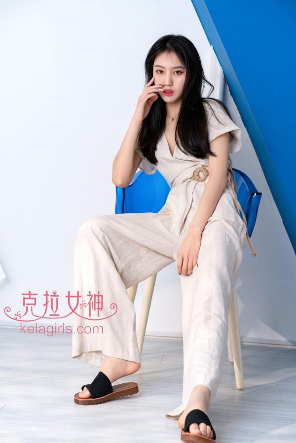    KelaGirls克拉女神 2020.11.04 沫夕《试鞋记》清纯家居少女，优雅美腿展示，多款休闲凉拖试穿，唯美写真集第5张图片