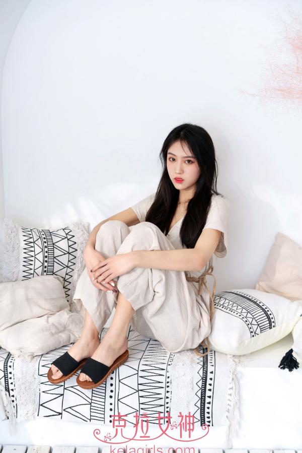    KelaGirls克拉女神 2020.11.04 沫夕《试鞋记》清纯家居少女，优雅美腿展示，多款休闲凉拖试穿，唯美写真集第7张图片