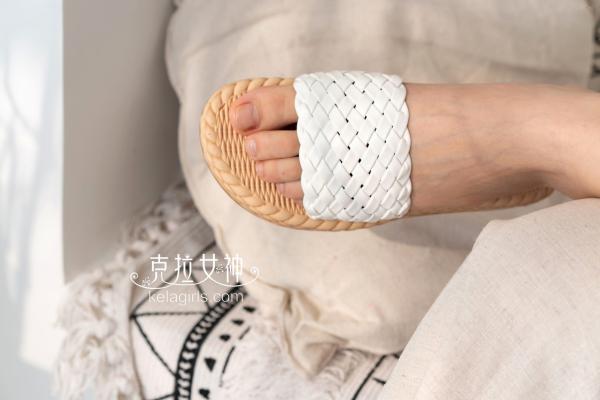    KelaGirls克拉女神 2020.11.04 沫夕《试鞋记》清纯家居少女，优雅美腿展示，多款休闲凉拖试穿，唯美写真集第28张图片