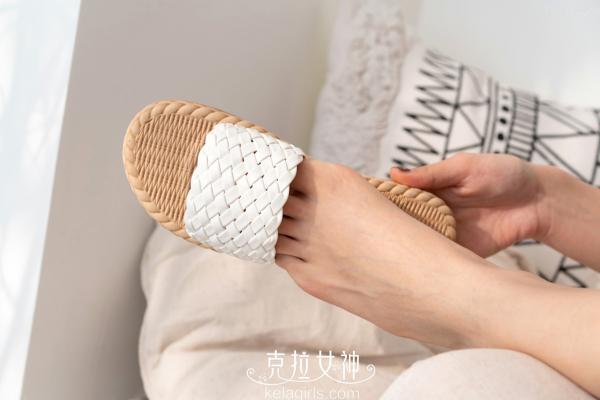    KelaGirls克拉女神 2020.11.04 沫夕《试鞋记》清纯家居少女，优雅美腿展示，多款休闲凉拖试穿，唯美写真集第30张图片