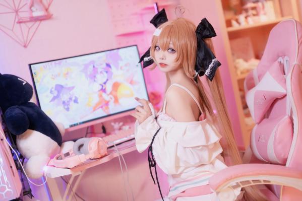    艾西aiwest - 雷戈洛，二次元少女粉色系居家私房照，清纯萌系cosplay，卧室唯美写真 [33P]第3张图片