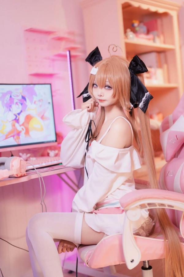    艾西aiwest - 雷戈洛，二次元少女粉色系居家私房照，清纯萌系cosplay，卧室唯美写真 [33P]第4张图片