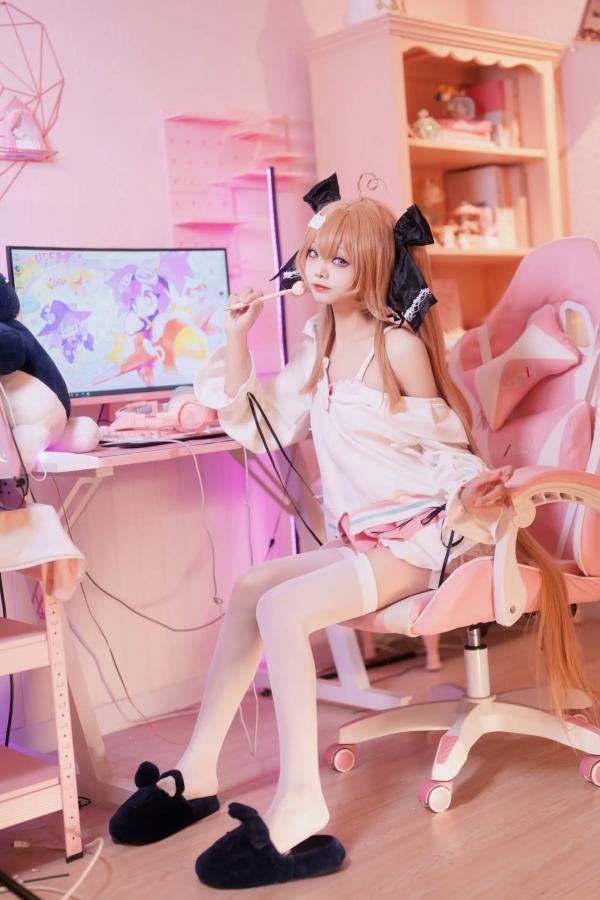   艾西aiwest - 雷戈洛，二次元少女粉色系居家私房照，清纯萌系cosplay，卧室唯美写真 [33P]第9张图片