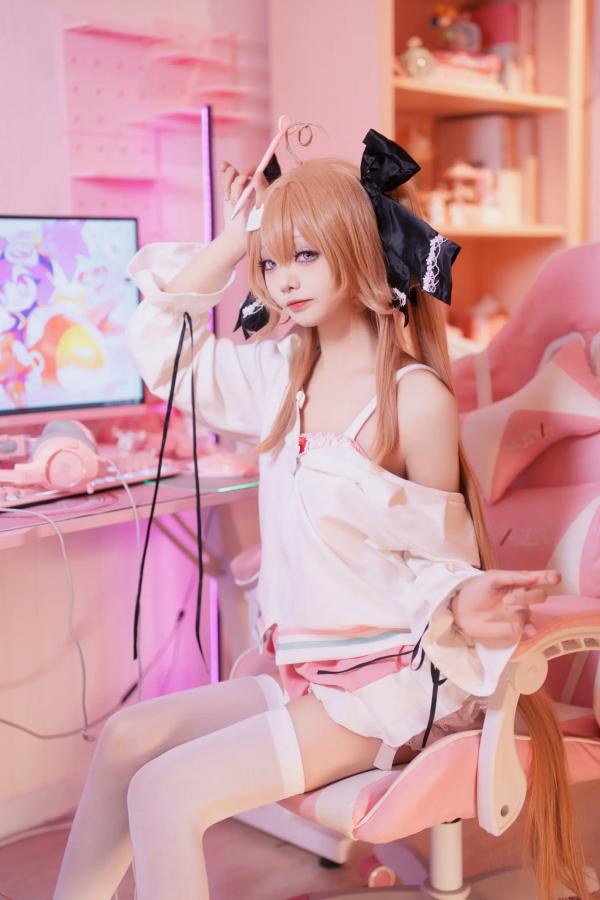    艾西aiwest - 雷戈洛，二次元少女粉色系居家私房照，清纯萌系cosplay，卧室唯美写真 [33P]第10张图片