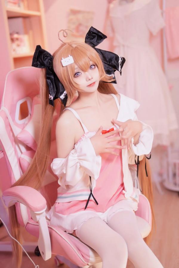    艾西aiwest - 雷戈洛，二次元少女粉色系居家私房照，清纯萌系cosplay，卧室唯美写真 [33P]第17张图片