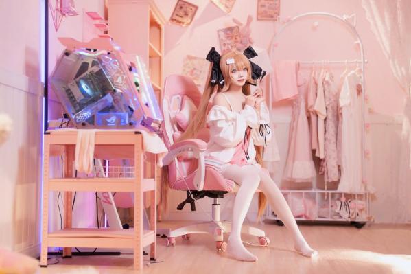    艾西aiwest - 雷戈洛，二次元少女粉色系居家私房照，清纯萌系cosplay，卧室唯美写真 [33P]第18张图片