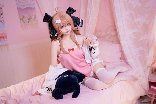    艾西aiwest - 雷戈洛，二次元少女粉色系居家私房照，清纯萌系cosplay，卧室唯美写真 [33P]第22张图片