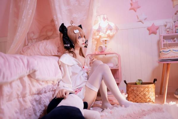   艾西aiwest - 雷戈洛，二次元少女粉色系居家私房照，清纯萌系cosplay，卧室唯美写真 [33P]第25张图片