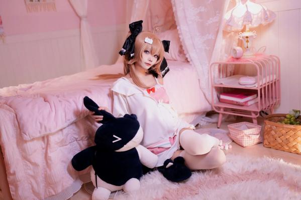    艾西aiwest - 雷戈洛，二次元少女粉色系居家私房照，清纯萌系cosplay，卧室唯美写真 [33P]第26张图片