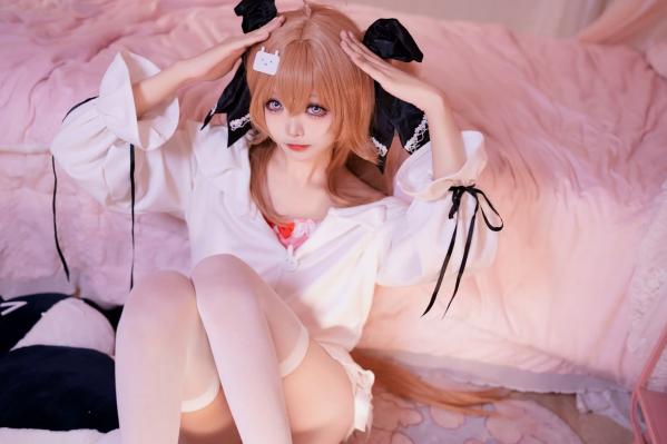    艾西aiwest - 雷戈洛，二次元少女粉色系居家私房照，清纯萌系cosplay，卧室唯美写真 [33P]第28张图片