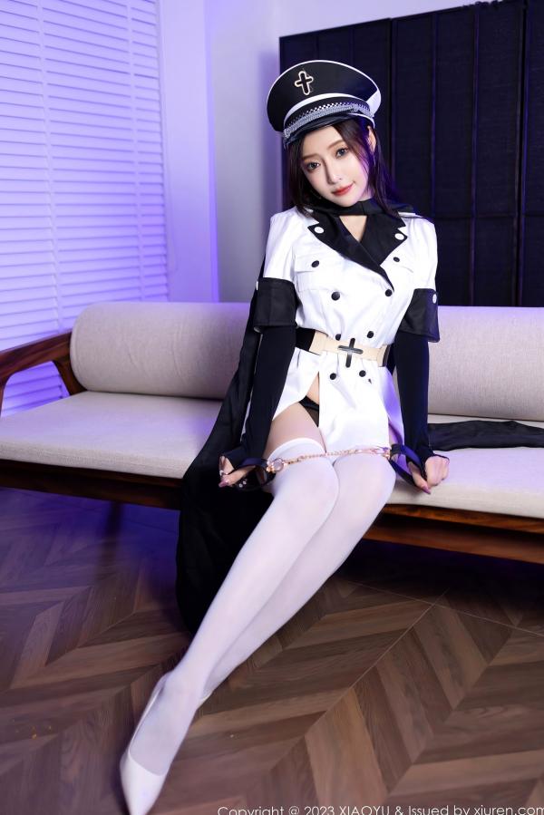 王馨瑶   XiaoYu语画界1103期：王馨瑶yanni制服诱惑系列，军装制服配黑色内衣与手铐互动，尽显冷艳御姐的大尺度角色扮演私房写真第3张图片