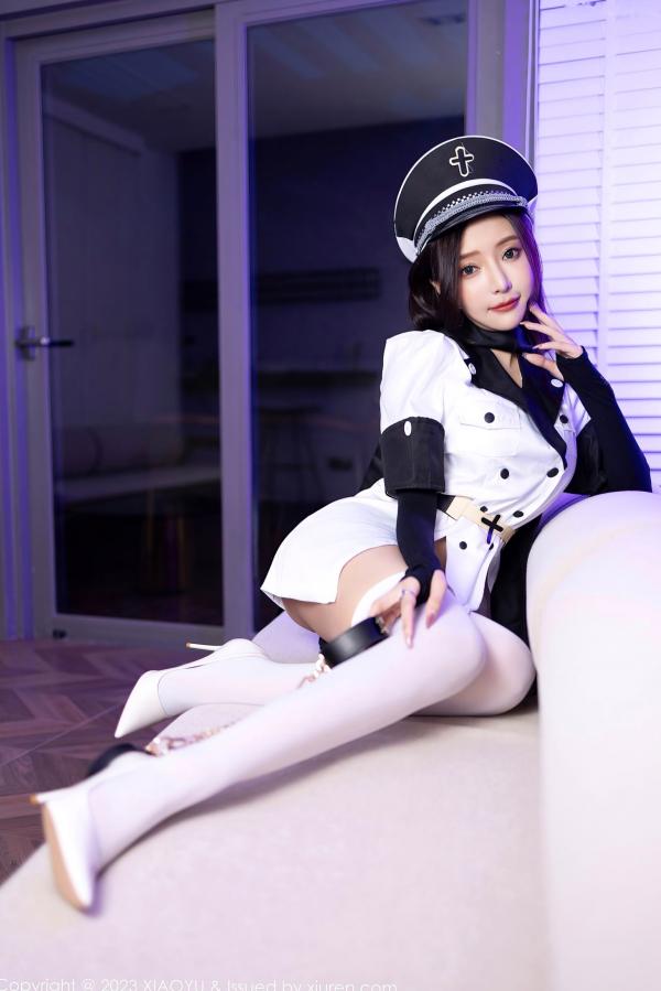 王馨瑶   XiaoYu语画界1103期：王馨瑶yanni制服诱惑系列，军装制服配黑色内衣与手铐互动，尽显冷艳御姐的大尺度角色扮演私房写真第8张图片