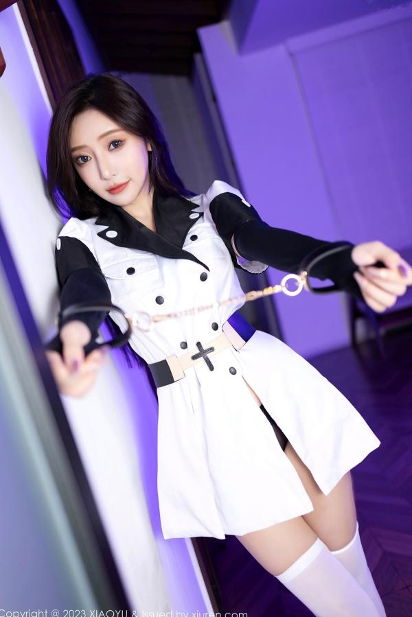 王馨瑶   XiaoYu语画界1103期：王馨瑶yanni制服诱惑系列，军装制服配黑色内衣与手铐互动，尽显冷艳御姐的大尺度角色扮演私房写真第16张图片