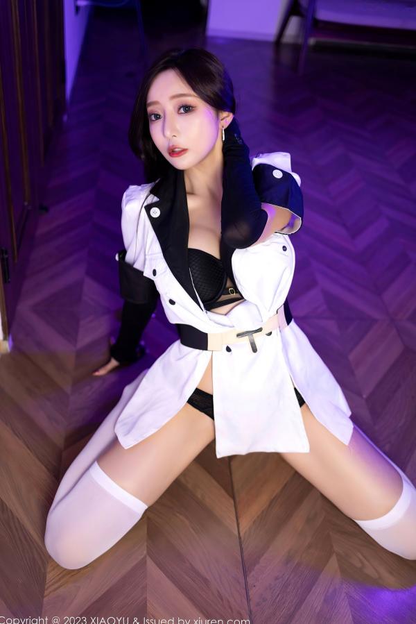 王馨瑶   XiaoYu语画界1103期：王馨瑶yanni制服诱惑系列，军装制服配黑色内衣与手铐互动，尽显冷艳御姐的大尺度角色扮演私房写真第38张图片
